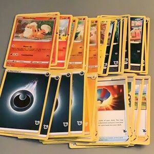 Random Pokémon Cards